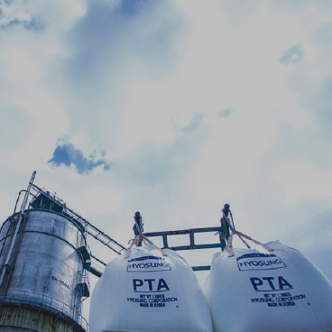 Wide view of Hyosung Chemical’s large-scale polypropylene production plant and storage tanks